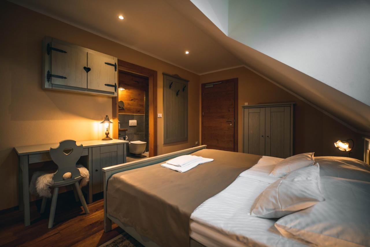 Hotel Zamorc Skofja Loka Bagian luar foto