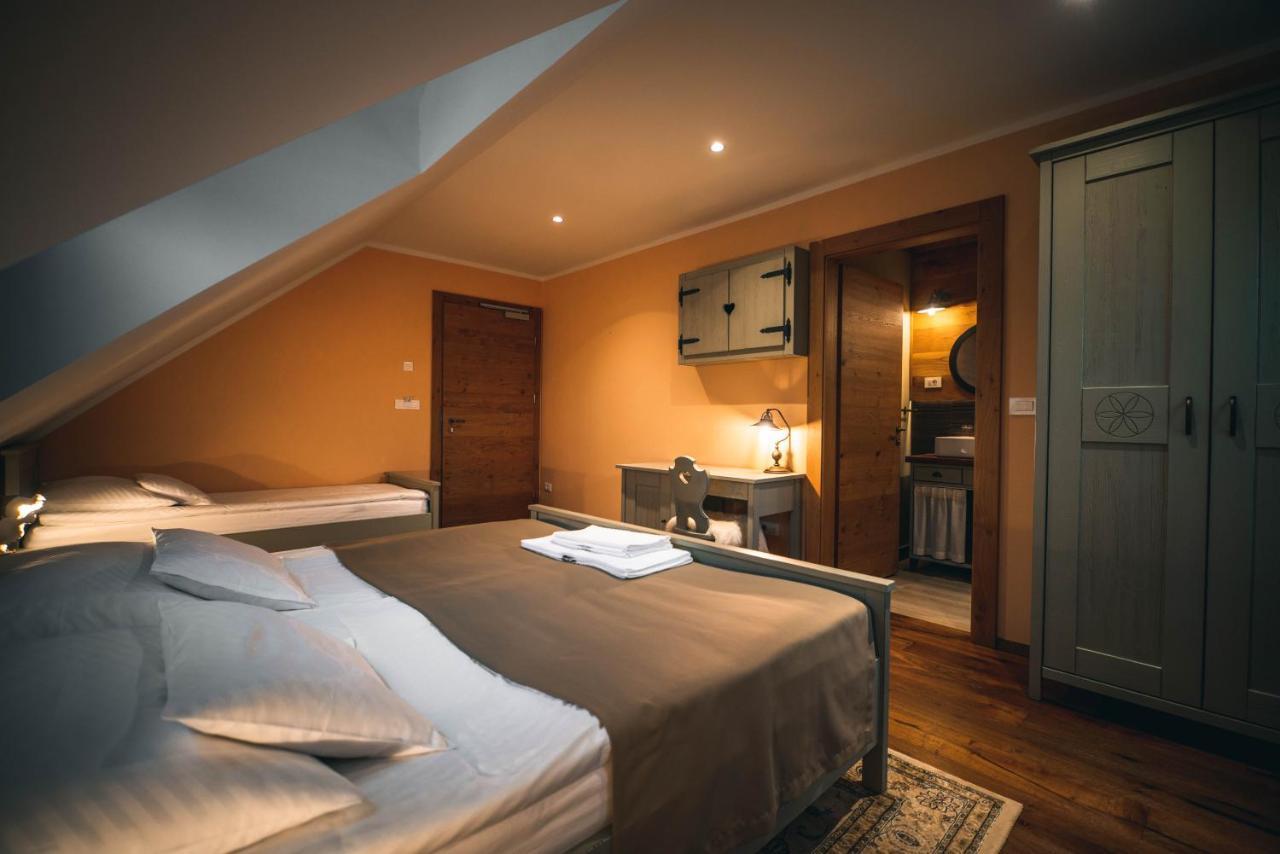 Hotel Zamorc Skofja Loka Bagian luar foto
