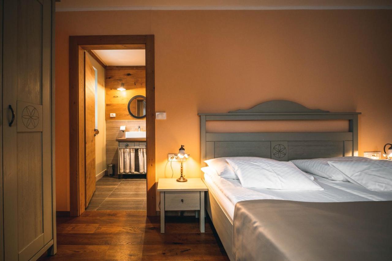 Hotel Zamorc Skofja Loka Bagian luar foto