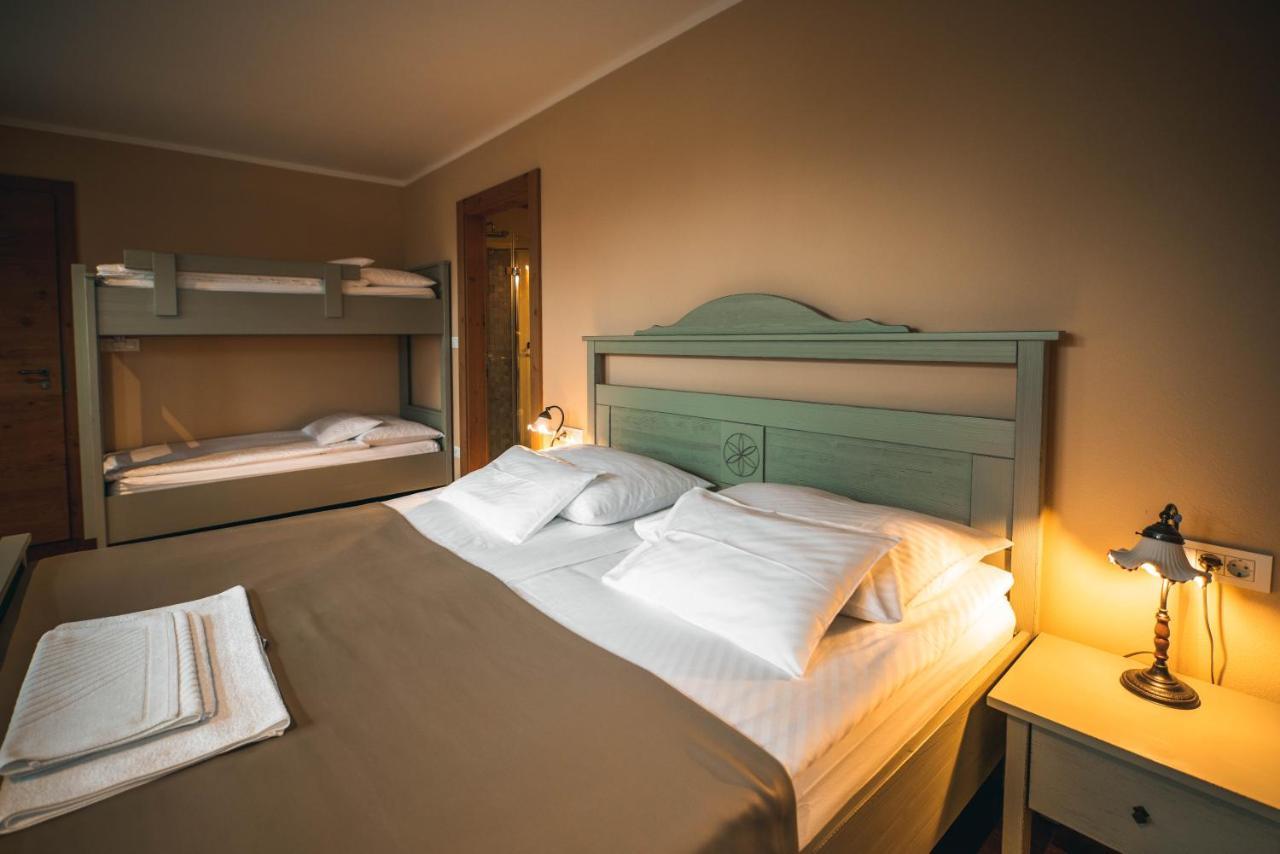 Hotel Zamorc Skofja Loka Bagian luar foto