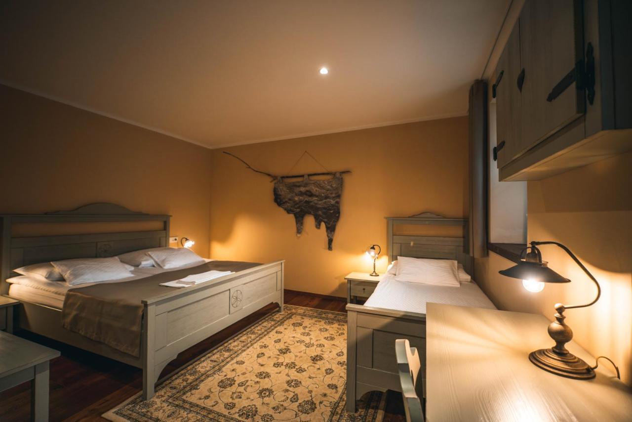 Hotel Zamorc Skofja Loka Bagian luar foto