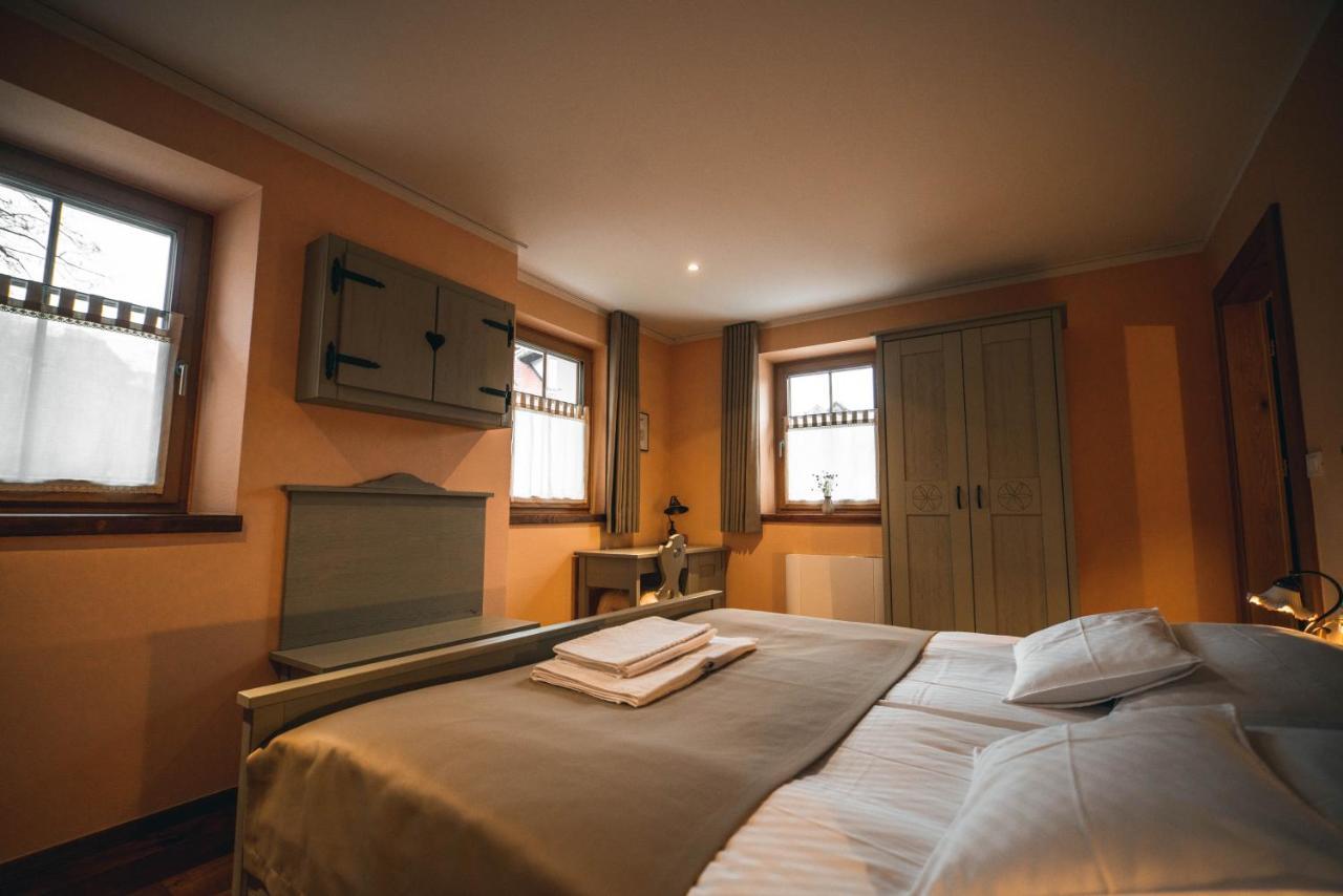 Hotel Zamorc Skofja Loka Bagian luar foto